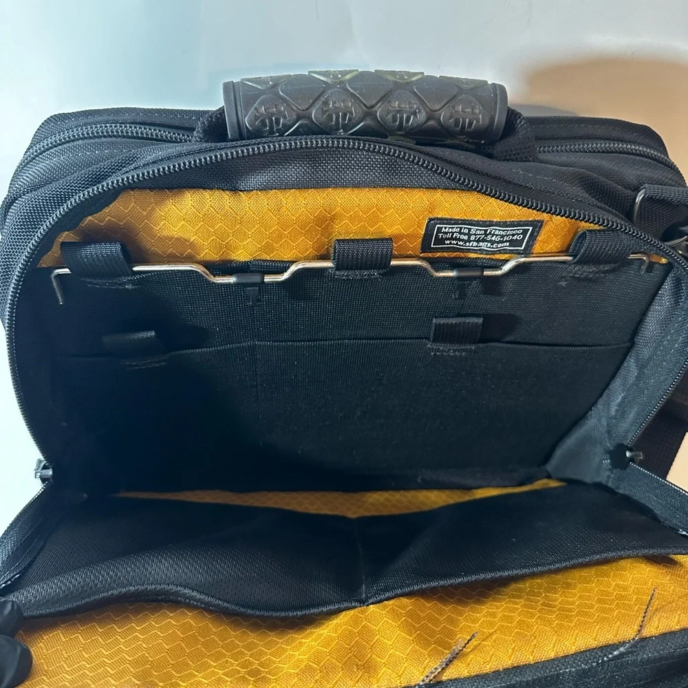 waterfield men’s messenger
